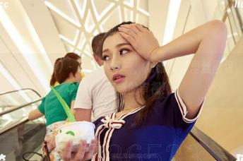 AISS爱丝(钻石版) – 色彩不单一，陈雅漫裤里丝图包，让你对“丝”有新的审视！