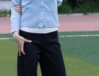 BoBoSocks袜啵啵 – 遇见稚予和她的光滑裸足，高清壁纸将这种惬意完美呈现。