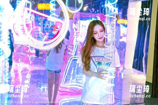 Feilin嗲囡囡-诗诗kiki Feilin嗲囡囡 - 观看诗诗kiki的高清美图,短裤的存在感完全不输任何一件时尚单品!