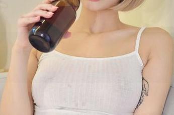 Hyoyeon(김효연)办公室：这张图片能让你对加班有新的想法！