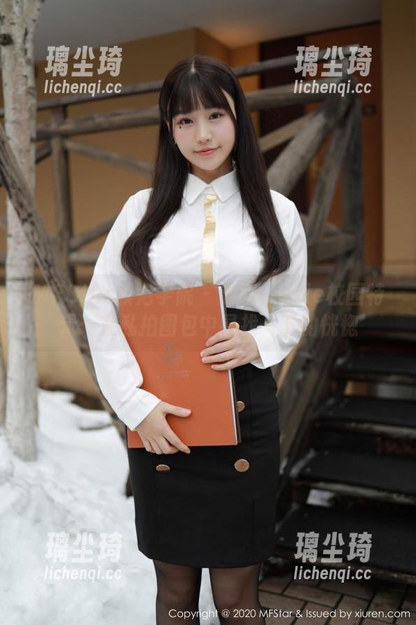MFStar模范学院-苏西-susie MFStar模范学院 - 苏西-susie校园特辑:在私拍图包中寻找一下的恍惚