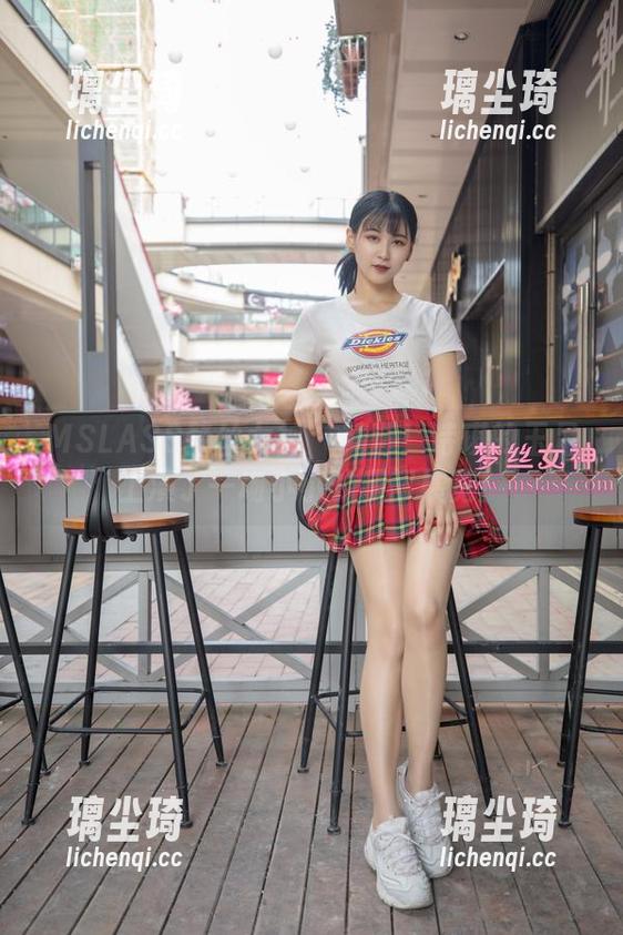 MSLASS梦丝女神-诗琪 MSLASS梦丝女神 - 精选!诗琪的玉足上演了一场小小的腿部展览!