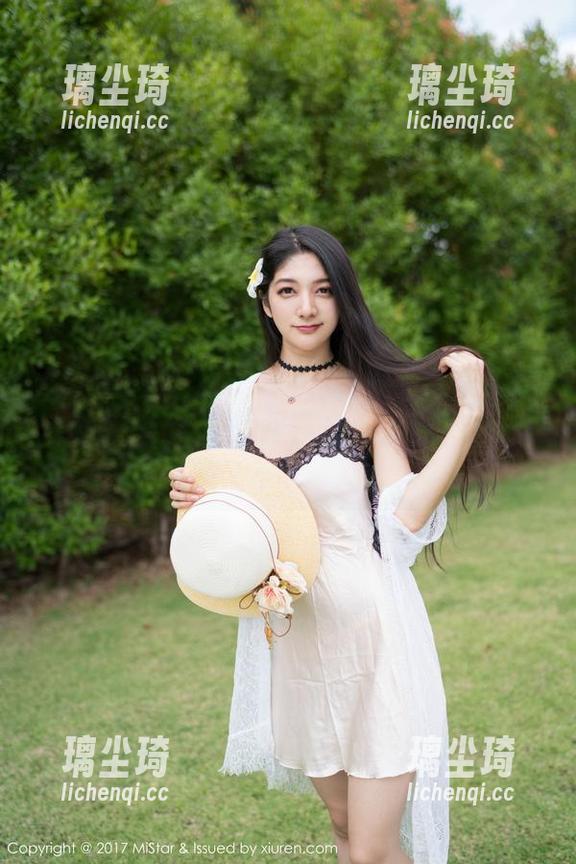 MiStar魅妍社-小狐狸Kathryn MiStar魅妍社 - 在小狐狸Kathryn的白色合集里,意义的边界开始模糊,想要深究又不敢深入。