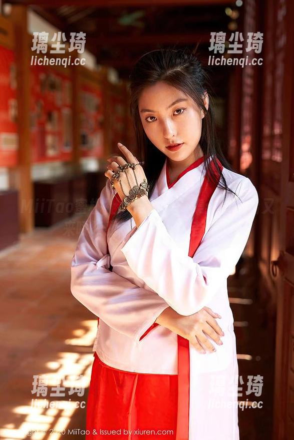 MiiTao蜜桃社-温心怡 MiiTao蜜桃社 - 肉丝写真集:温心怡又来呼唤我这个“肉食者”!