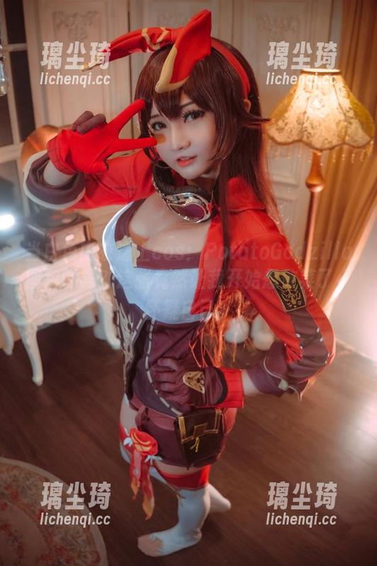 PotatoGodzilla 当白色内衣遇上cos:PotatoGodzilla图包的吗?这张竟然让我开始想做菜了,怀疑自己!