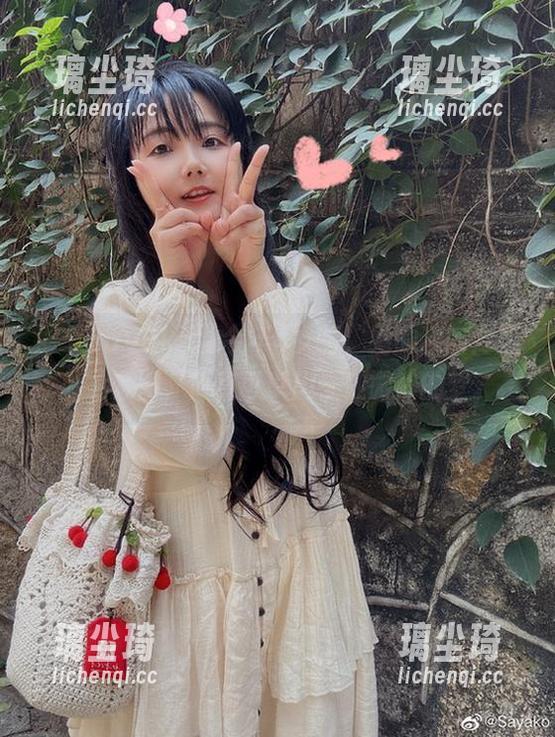 那个Sayako＿今年4岁啊，她的凑阿库娅私拍套图，简直可以用来做微妙的梦。