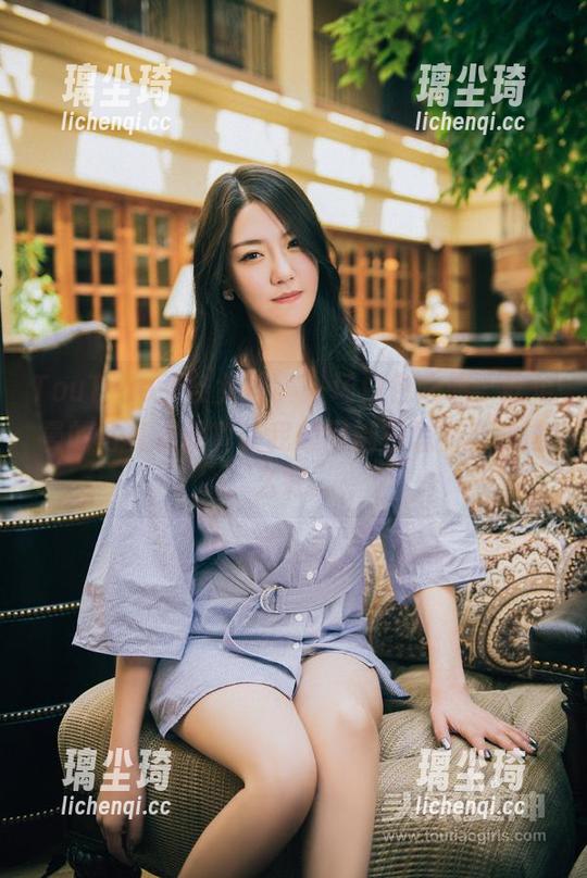 TouTiao头条女神-陈怡曼 TouTiao头条女神 - 一场白色之旅,陈怡曼的写真资源真让我想问她是怎么穿的这么好。