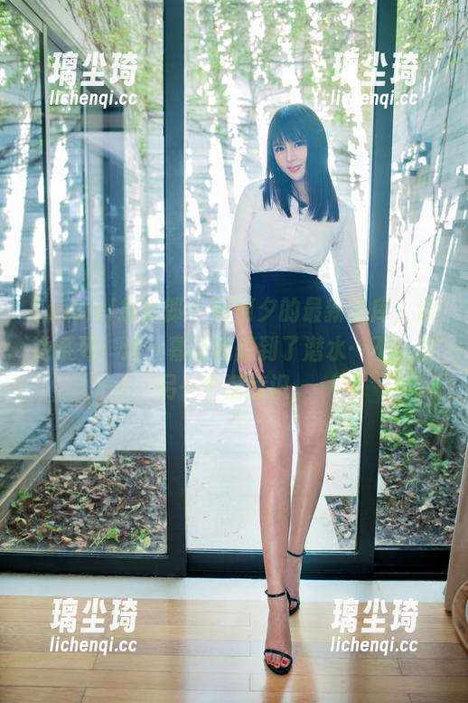 TuiGirl推女郎-何何夕 TuiGirl推女郎 - 何何夕的最新图库,泳池系列:这一幕让我想到了潜水…不,是另一个潜意识。