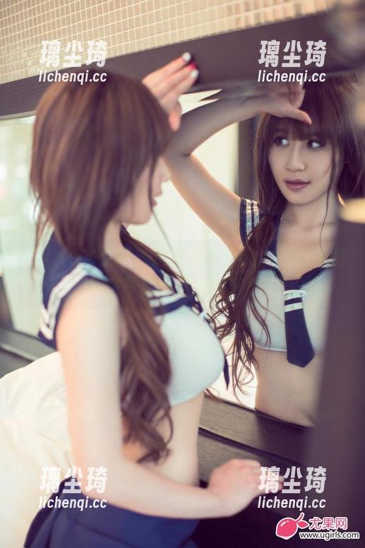 UGirls尤果网 - 这不是小白兔，张栩菲的私房写真剧情暗藏玄机。