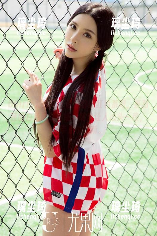 UGirls尤果网-慕羽茜 UGirls尤果网 - 收起你的红色系吧,慕羽茜的白色高清壁纸单纯得让人心头一热,还带点小清新。
