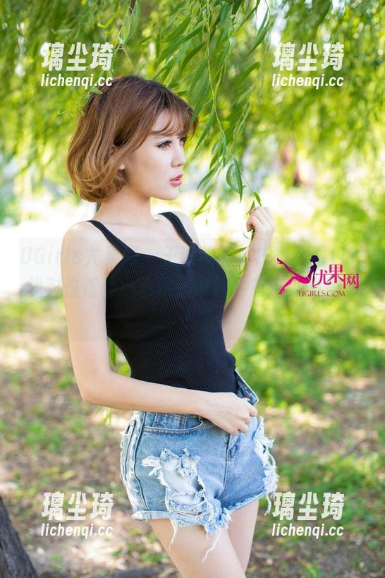 UGirls尤果网 - 王语纯的丝袜福利图包，找对位置要小心哦，也许会有意外的精彩！