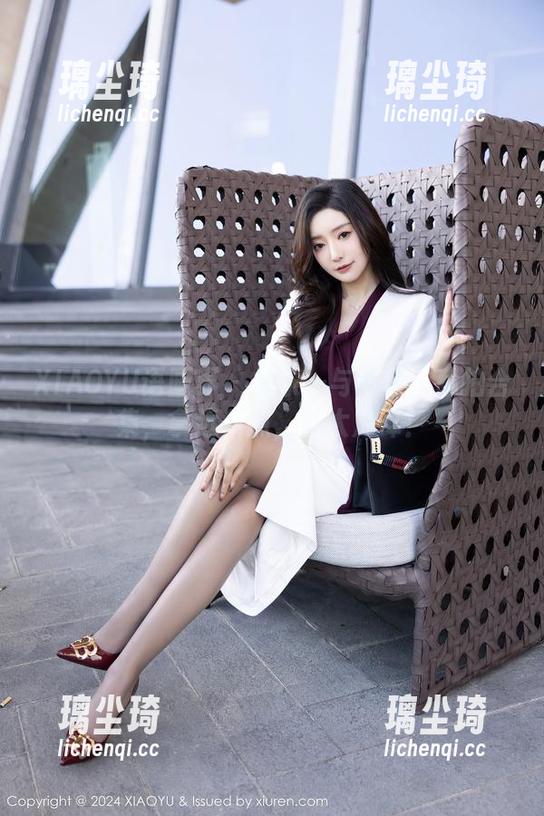 XIAOYU语画界-林乐一 XIAOYU语画界 - 林乐一与吊带:私拍合集,拿远一点,别太放肆!
