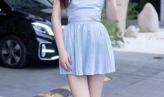 Xiuren秀人网 – 游泳池边的sophie余冰，套图中泳装反而成了配角？这是怎么合成的？