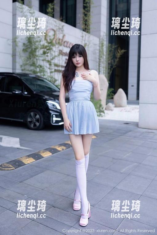 Xiuren秀人网-sophie余冰 Xiuren秀人网 - 游泳池边的sophie余冰,套图中泳装反而成了配角?这是怎么合成的?