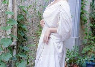Xiuren秀人网 – 动手能力不行？z杯悠悠的礼服写真帮你直接穿到美女场上，下载快来！
