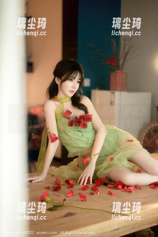 Xiuren秀人网-伊丽莎有点白 Xiuren秀人网 - 无圣光的原图,伊丽莎有点白的高跟鞋意外彰显了别样的个性。