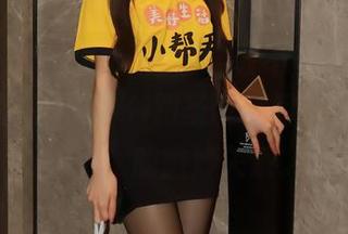 Xiuren秀人网 – 原图字数不多，但你一定能读懂，宋KiKi跟圣诞树间那种“惺惺相惜”的微妙关系。