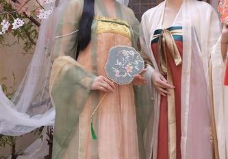 Xiuren秀人网 – 认真看！月野兔美妞的女仆私拍原图里有种迷人的气氛，不说就让人猜测。