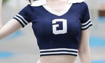 Xiuren秀人网 – 套图观察：林文文美腿与我隔着一屏，神奇的只差一个“腿”距！