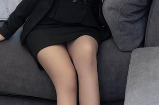 Xiuren秀人网 – 薇薇酱办公室写真：围绕着文件夹的欲望与无奈。