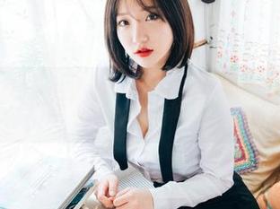 直击私拍现场，yeeun孙乐乐的DJAWA游泳课美图，水面下的小心思真不少。