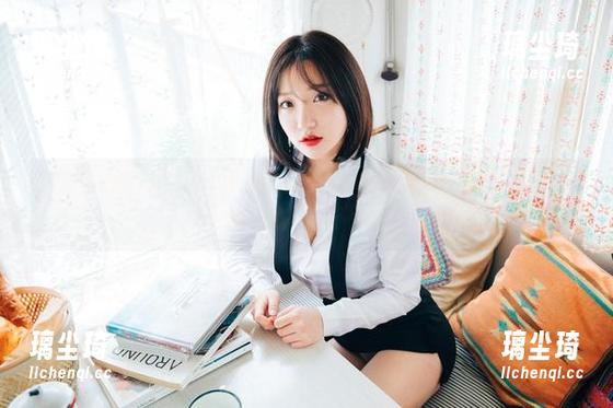 yeeun孙乐乐 直击私拍现场,yeeun孙乐乐的DJAWA游泳课美图,水面下的小心思真不少。