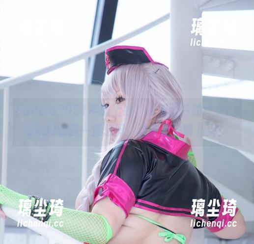 Fantia2021年刚上线，最新图片的サク(saku)让我一直想问：这衣服去哪儿买？