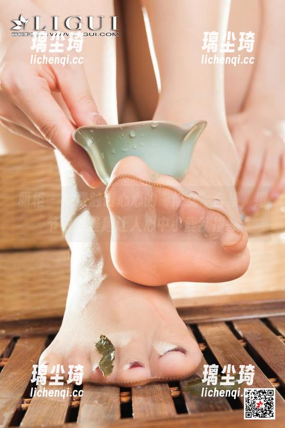 丽柜-心心 丽柜 - 免费触碰心心的“修女”合集,细节中的怪趣让人心中小鹿乱撞。