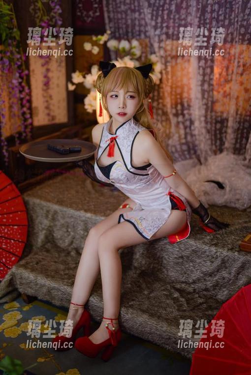 绚烂的恰巴耶夫礼服：二佐Nisa的图集精选，竟然让我想起那个老朋友。