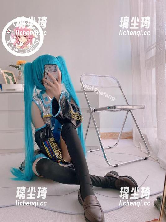 二阶堂宅绘子 翻看二阶堂宅绘子的圣诞写真,与其说是图册,不如说是情怀