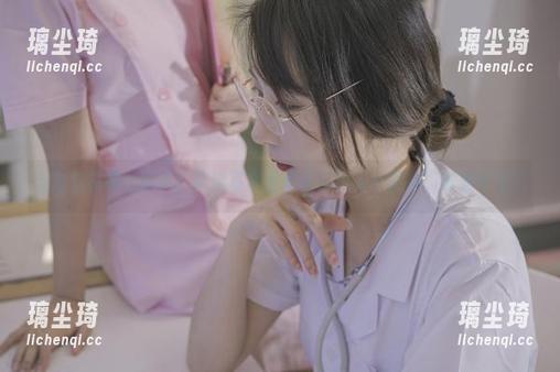云溪溪 当云溪溪遇上奶牛:精选写真里的奇幻牧场争霸赛,谁是牛王?