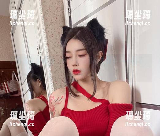不可思议的美脚，今汐原图可以变砖头——哦不，壁纸了。