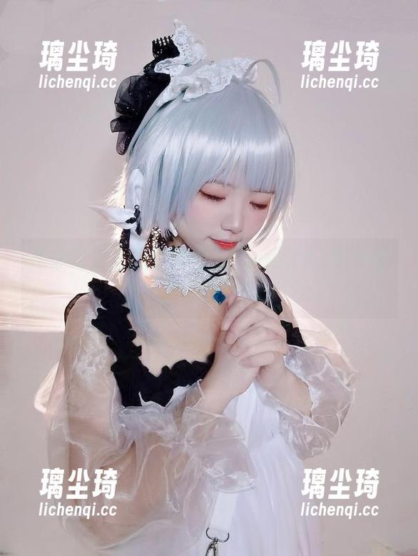 伊喵君_Nya 在泳池旁驶向伊喵君_Nya的cos照片奇境