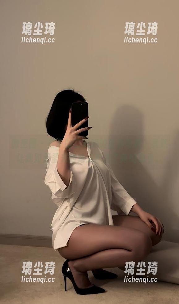 保守的二舅妈 微密圈 - 保守的二舅妈的套装写真,竟然让我对无圣光的定义产生了新的思考。