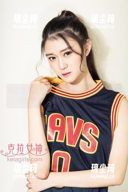 克拉女神 - 教室里的凌雪，原图比我想象的还要美？这是什么顶级颜值啊！