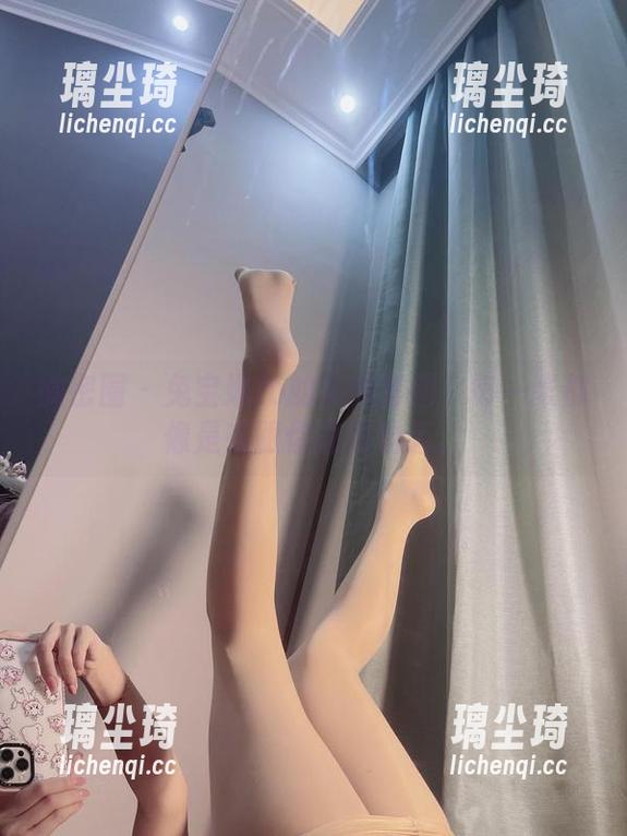 兔宝妮to 微密圈 - 兔宝妮to的系列套图:每一张都像是在跟你说悄悄话。