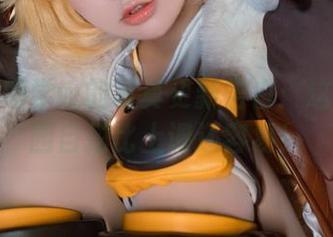 六二二同学w的写真更新告白：这次的校园自拍比上课还容易！