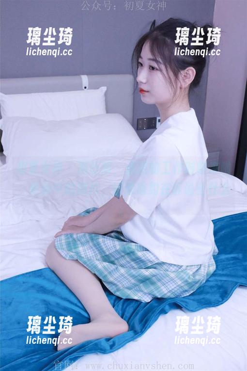 初夏女神-点点 初夏女神 - 别眨眼,点点的工作时刻来啦,更新中的照片,好像隐约在诉说些什么。