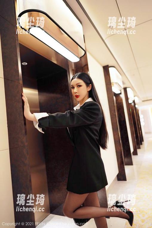 嗲囡囡-悦爷妖精 嗲囡囡 - 图集中的悦爷妖精女友,分享一个视角:好像每天都在放闪