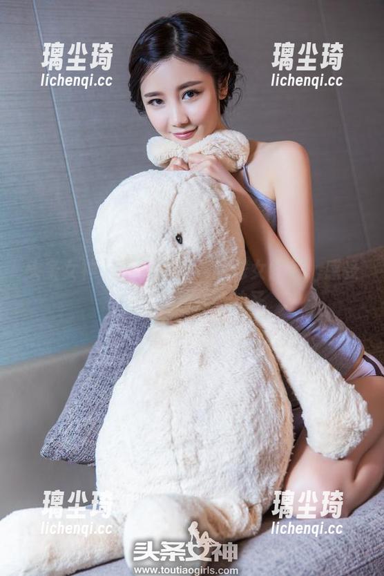头条女神-刘瑾希 头条女神 - 下载刘瑾希的修女图片,感受一点儿别样的神圣