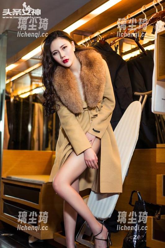 头条女神-李梓熙 头条女神 - 李梓熙的新红肚兜视频更新,总觉得这里暗藏玄机,但细节只愿看不想说。