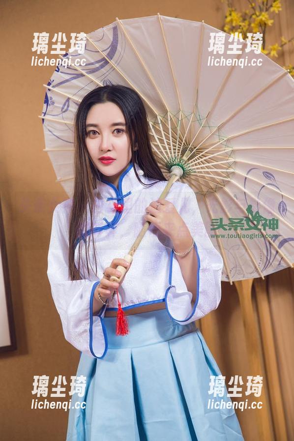 头条女神-迪爱儿 头条女神 - 白裙里的迪爱儿,光影与影像的博弈,随便来点美图