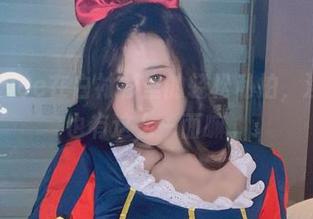 奈汐酱Nice在白衬衫里的轻松私拍，没想到她也有这么一面嘛。
