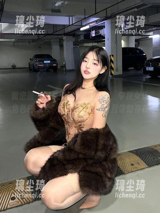 小u优优子 微密圈 - 图集中的小u优优子,中秋女仆角色PLAY,分分钟让人忘记月饼的存在。