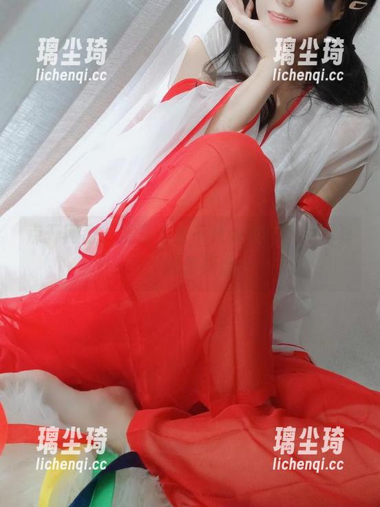 小仓千代w 点开网盘,发现小仓千代w的连衣裙写真,哦,原来如此……