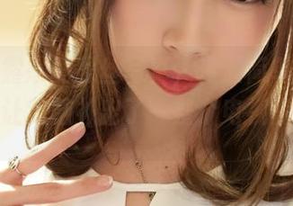 小女巫露娜的黑丝写真，资源简单直接，效果却让我脑补出了一整个电视剧的剧情。