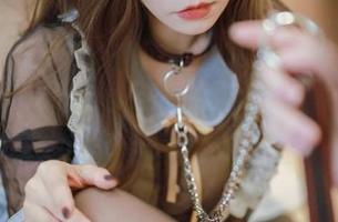 小泉学姐吖的独家风纪委员壁纸合集，瞧这轻松的状态