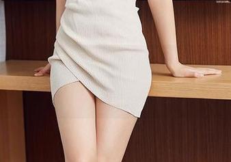 尤蜜荟 – 无意中翻到易阳的黑丝写真，果然让人捉摸不透啊