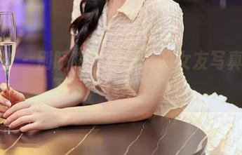 尤蜜荟 – 别眨眼！谭小灵的女友写真免费下载，快来下载！