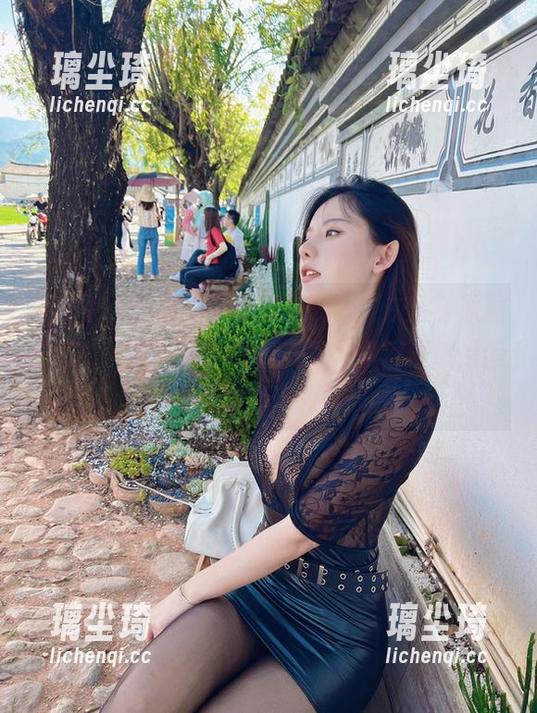 就是阿朱啊 微密圈 - 天哪,就是阿朱啊的“灰丝”原图分享,不知为何,我都在想这角度居然是怎样拍出来的!